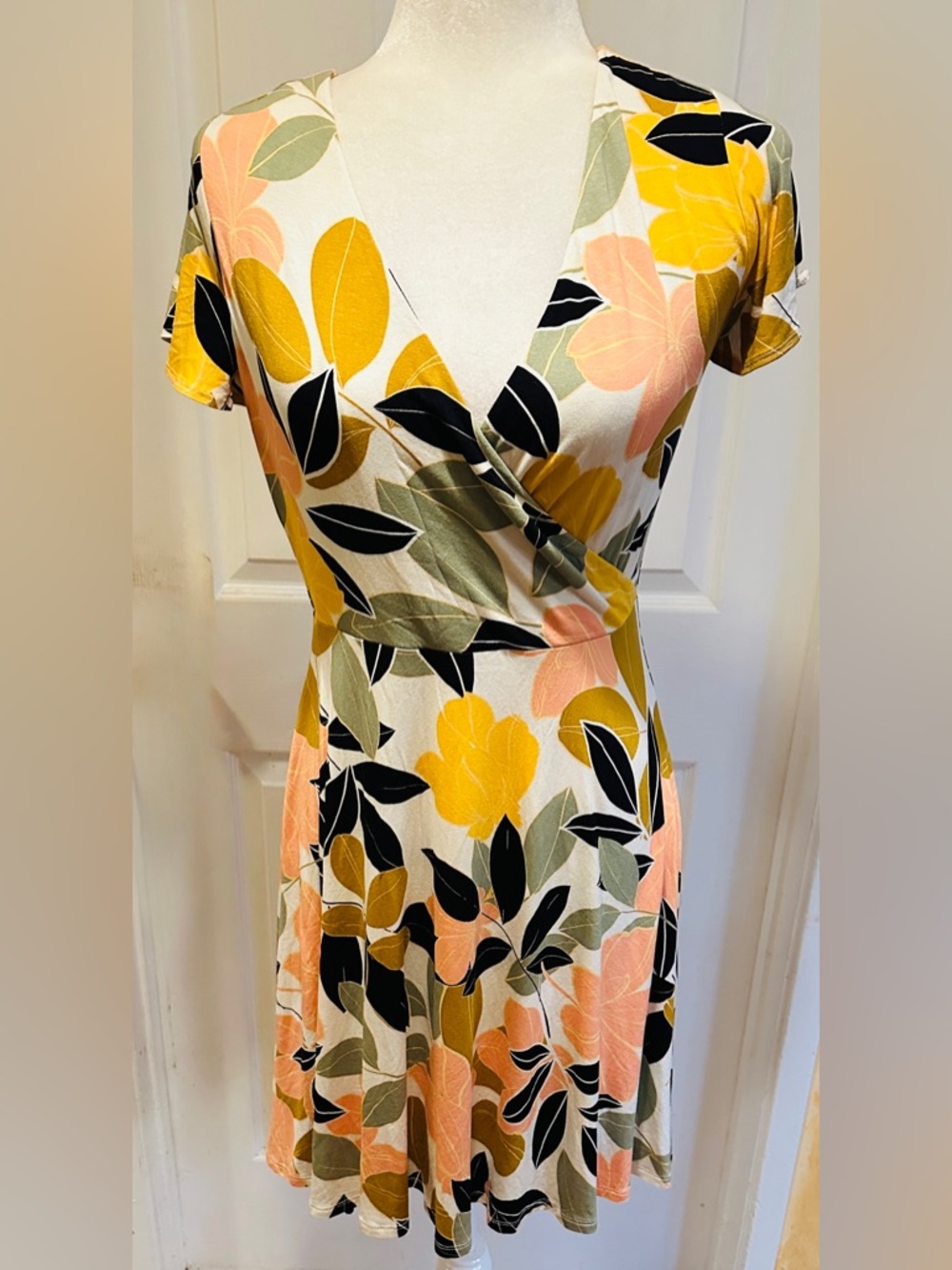 Rachel Zoe Dress Floral Peach Multi Color Short Sleeve Knee Length Size Small